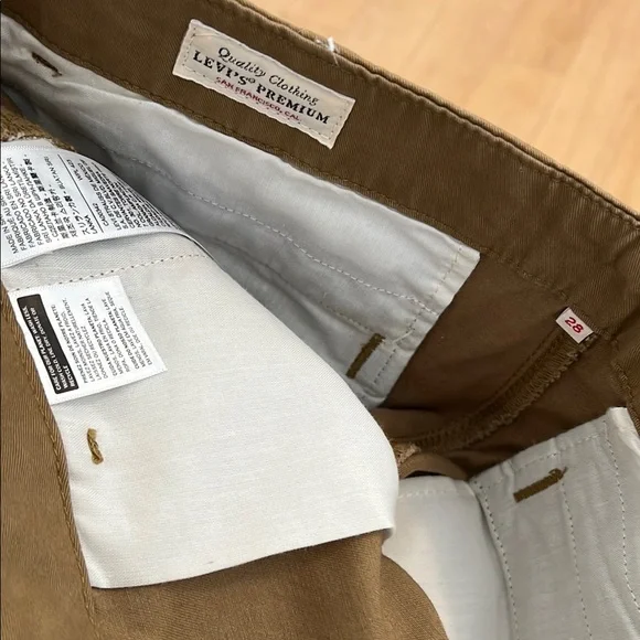 Levi's 28x32 Brown-Tan Wide Leg - Picture 10 of 16
